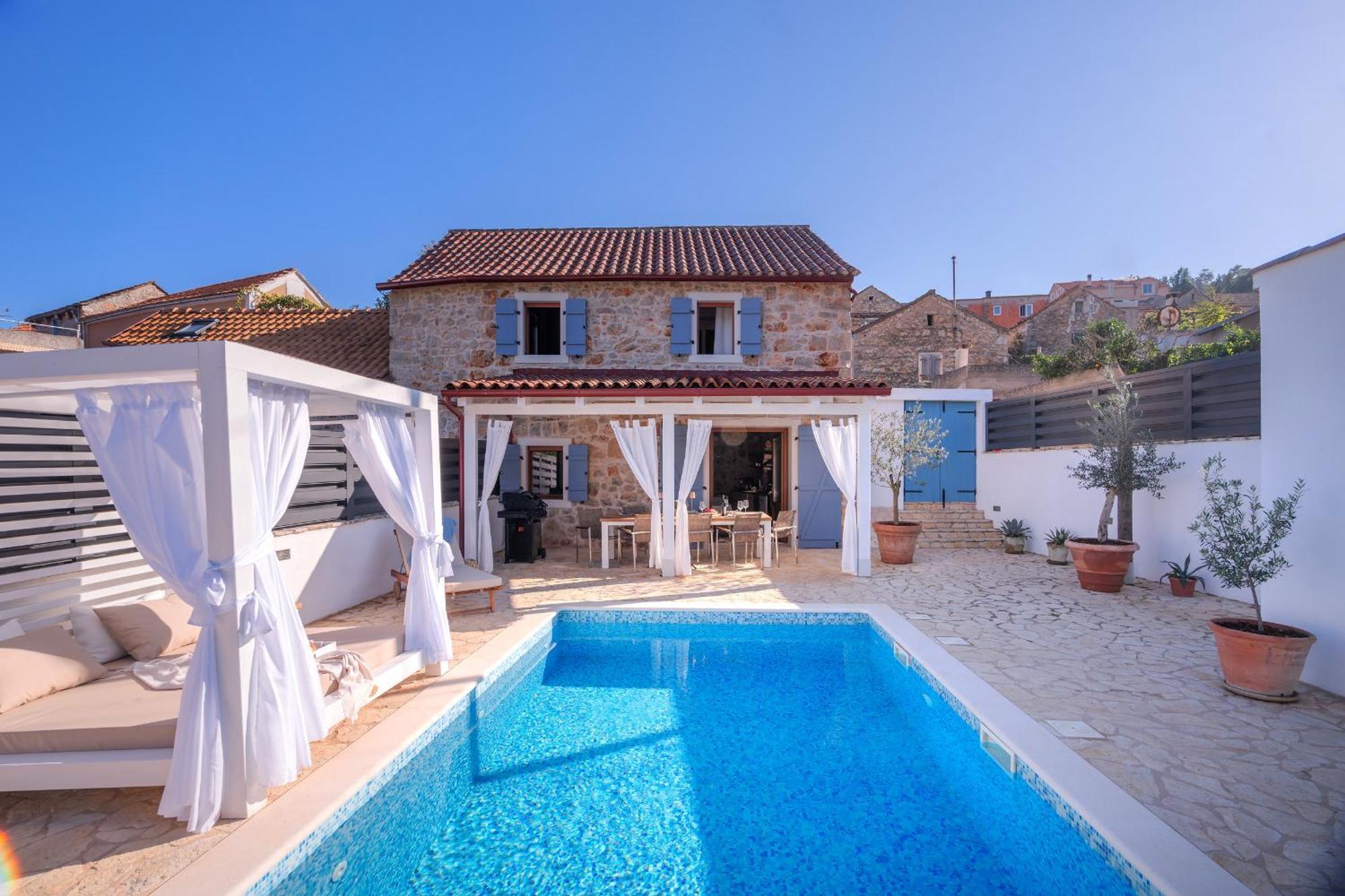 Rustic Island Hvar Willa